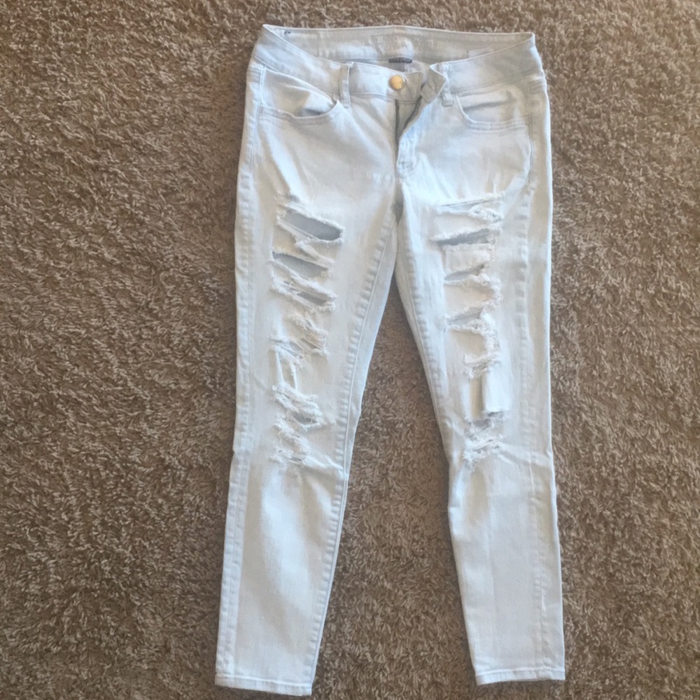AEO distressed jeans 8 SHORT
